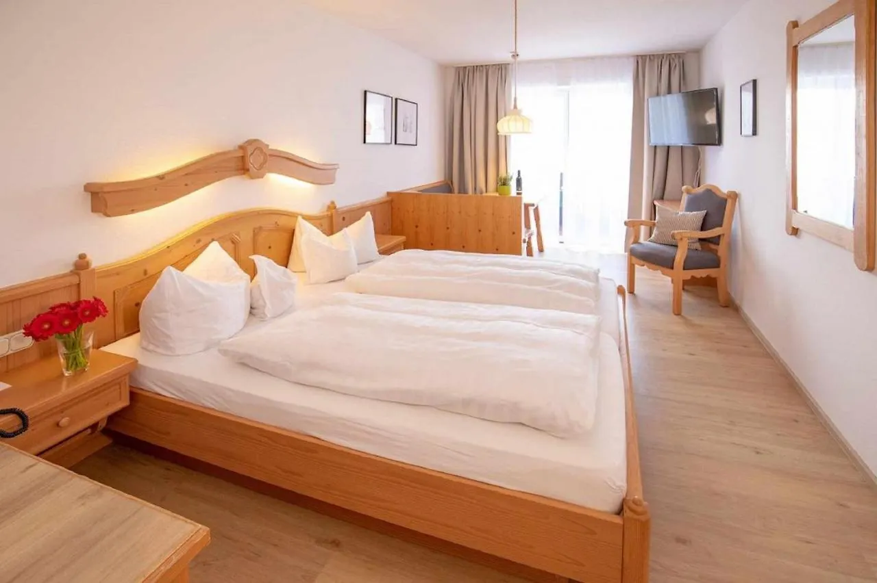 Guest house Gaestehaus Gruenaeugl Am See Gstadt am Chiemsee