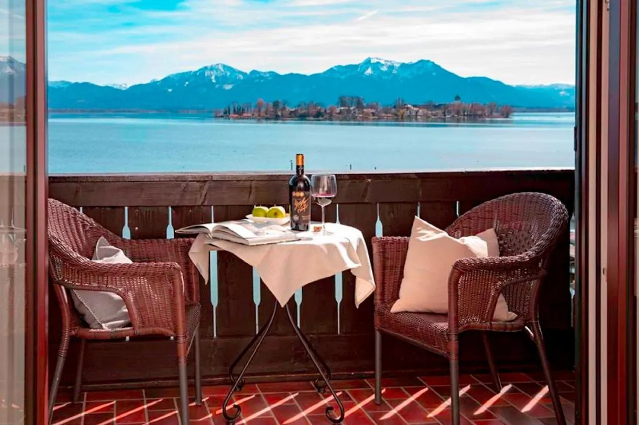 Gaestehaus Gruenaeugl Am See Gstadt am Chiemsee Guest house